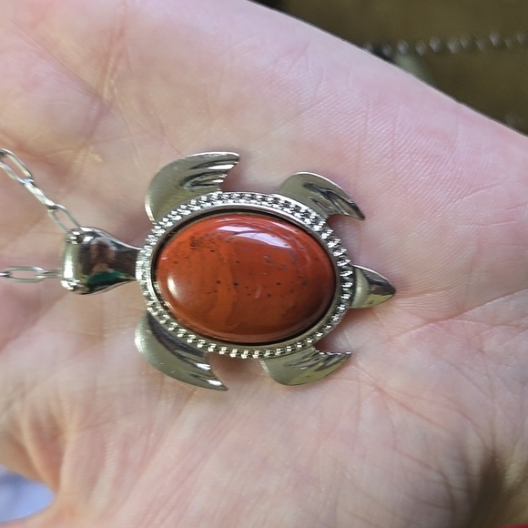 Red jasper turtle necklace 102 - Picture 1 of 1